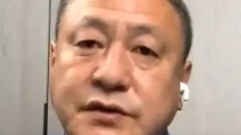 春暖花开：麦浪涌动，群芳斗艳，微风轻抚