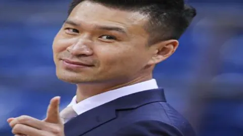 “重磅宣布！全新43+18强阵对阵广东，季后赛决战将至……”